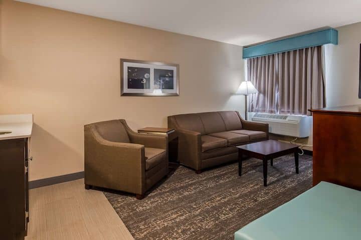 Room 10 of 27